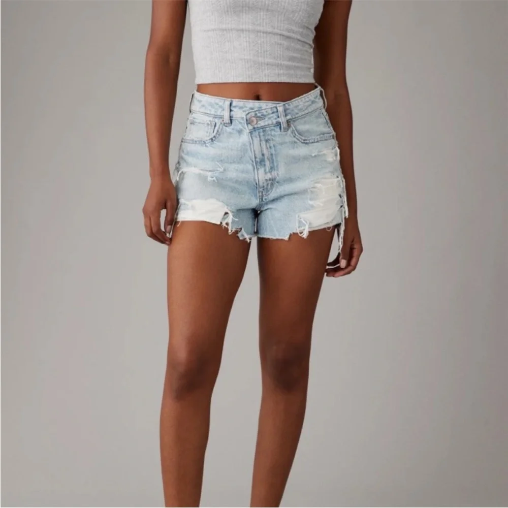 American Eagle High Rise Strigid Distressed Denim Mom Short Faded Light Size 2 - Picture 2 of 7